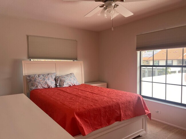 Building Photo - 2bd/2ba Townhome