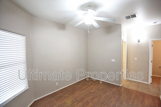 Building Photo - 8856 W Aster Dr