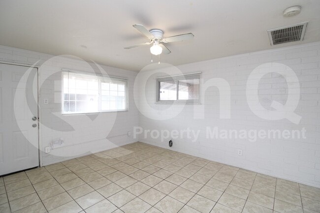 Building Photo - 3122 E Hubbell St
