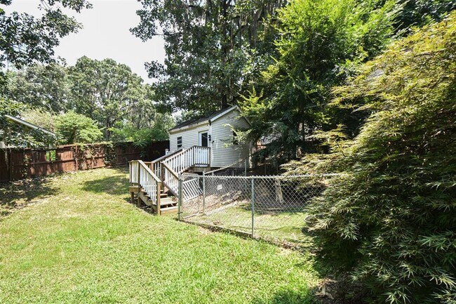 Building Photo - 555 Shady Acres Rd
