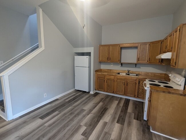 Building Photo - Beautifully renovated 3 bedroom/1 bath house!