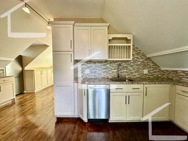 Primary Photo - Top Floor Newly Renovated 1 bed NO BROKER FEE