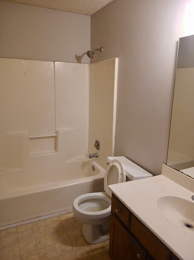 Building Photo - 1111 Keswick Pl