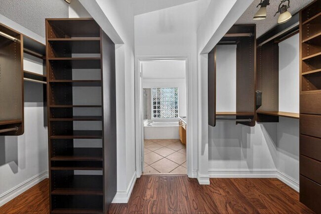 Building Photo - 9121 Paragon Way