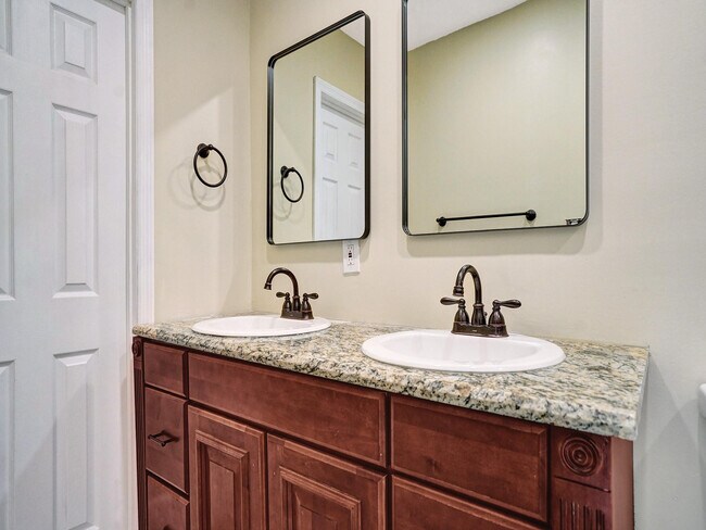 Building Photo - 2442 Garfield St