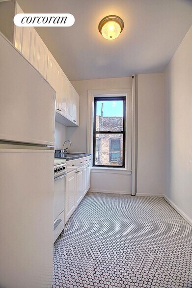 Building Photo - 511 W 169th St