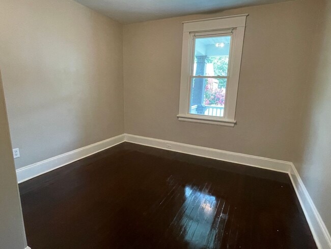 Building Photo - 3 Bedroom 1 Bath Single story