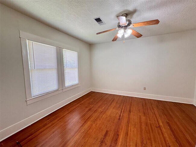 Building Photo - 4522 McKinney St