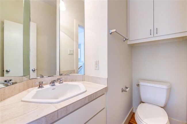 Building Photo - 8656 Meadowcroft Dr
