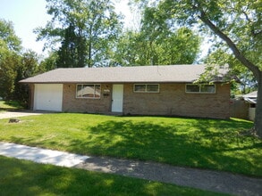 Building Photo - Fantastic Three Bedroom/Updated One Bath I...