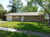 Building Photo - Fantastic Three Bedroom/Updated One Bath I...