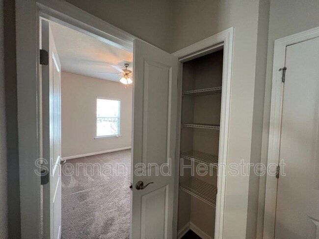 Building Photo - 655 Dobhill Ln