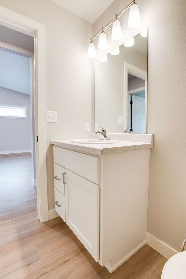 Building Photo - Modern 4-Bedroom Home in Moorhead