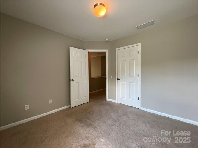 Building Photo - 2111 Arbor Vista Dr