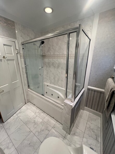 Upstairs Full Bath - 2447 S 9th St