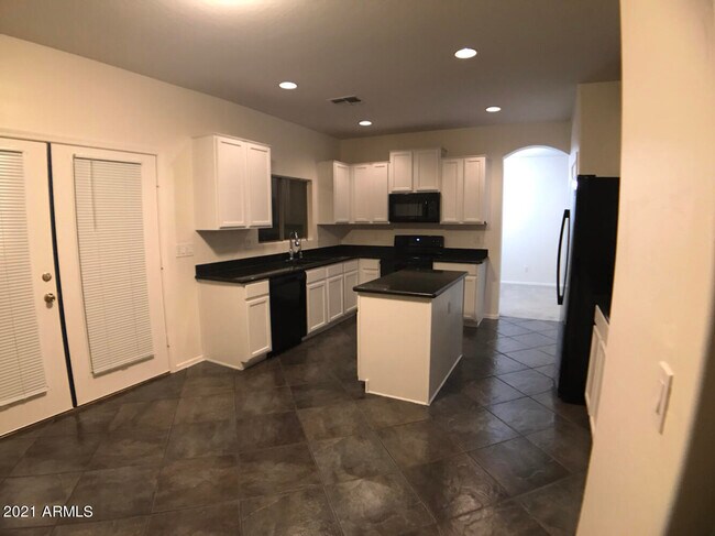 Building Photo - 17584 W Acacia Ct