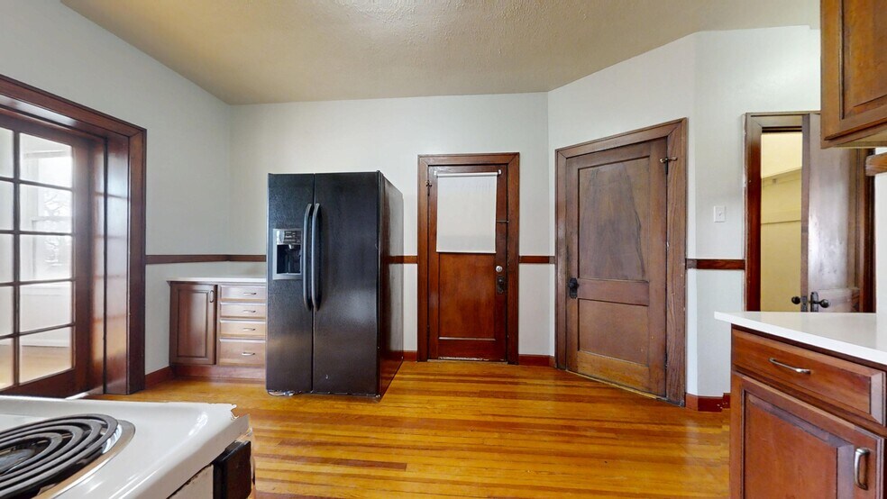 Building Photo - 3704 Fairview Ave