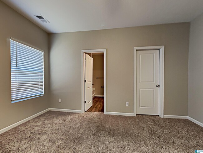 Building Photo - 185 Smith Glen Dr