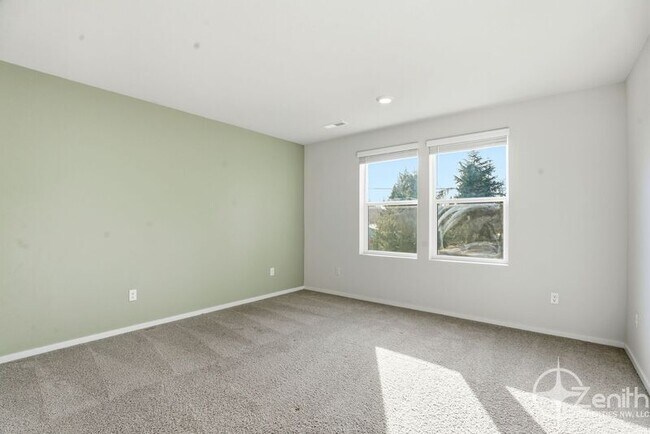 Building Photo - 7805 NE 100th Cir