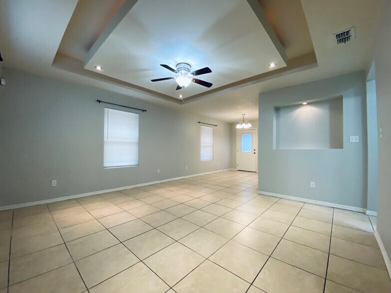 Building Photo - 407 Baltic Ave
