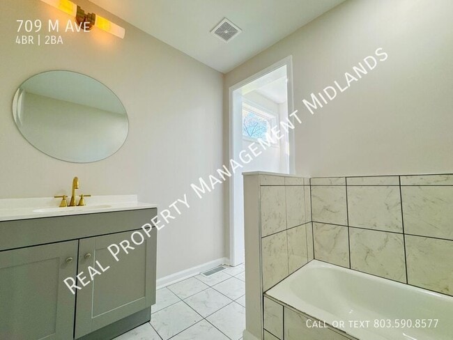 Building Photo - 709 M Ave