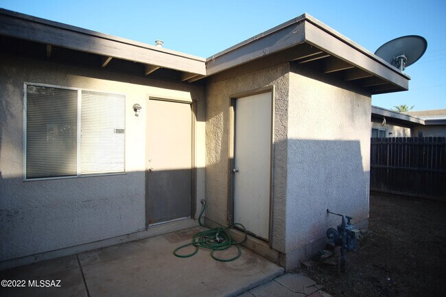 Building Photo - 3003 N Euclid Ave