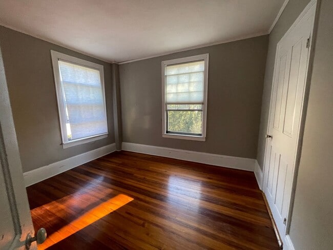 Building Photo - Charming 5-Bedroom 3.5 bath Home for Rent ...