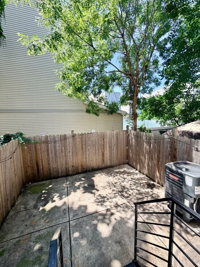 Building Photo - 1302 N Marshall St