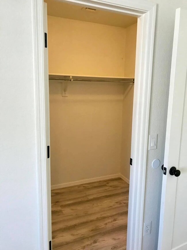 Building Photo - Spacious 3-bedroom plus den in North Phoenix