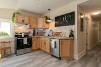 Building Photo - 215 E 8th St