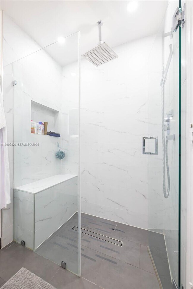 Building Photo - 345 NE 194th Ln