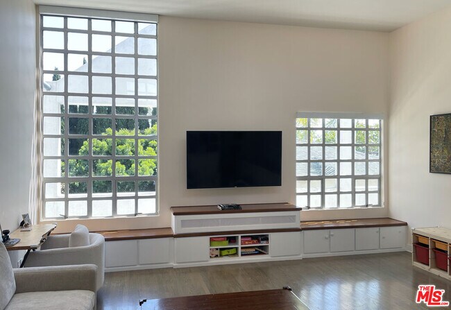 Building Photo - 2336 28th St