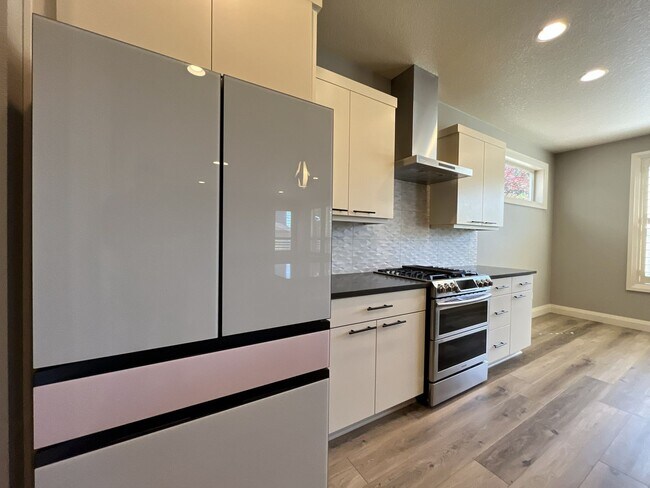 Building Photo - Elegant South Cooper Mountain Home with 4 Bedrooms, Bonus Room, Main-Level Suite & Designer Finishes