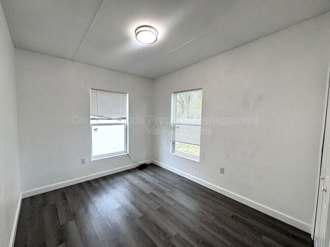 Building Photo - 1504 W 18th St