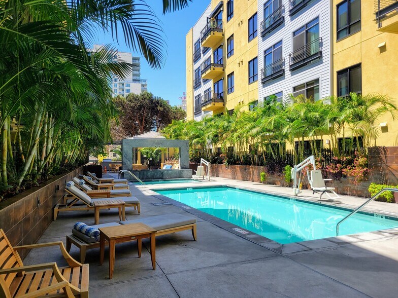 Building Photo - 889 Date St