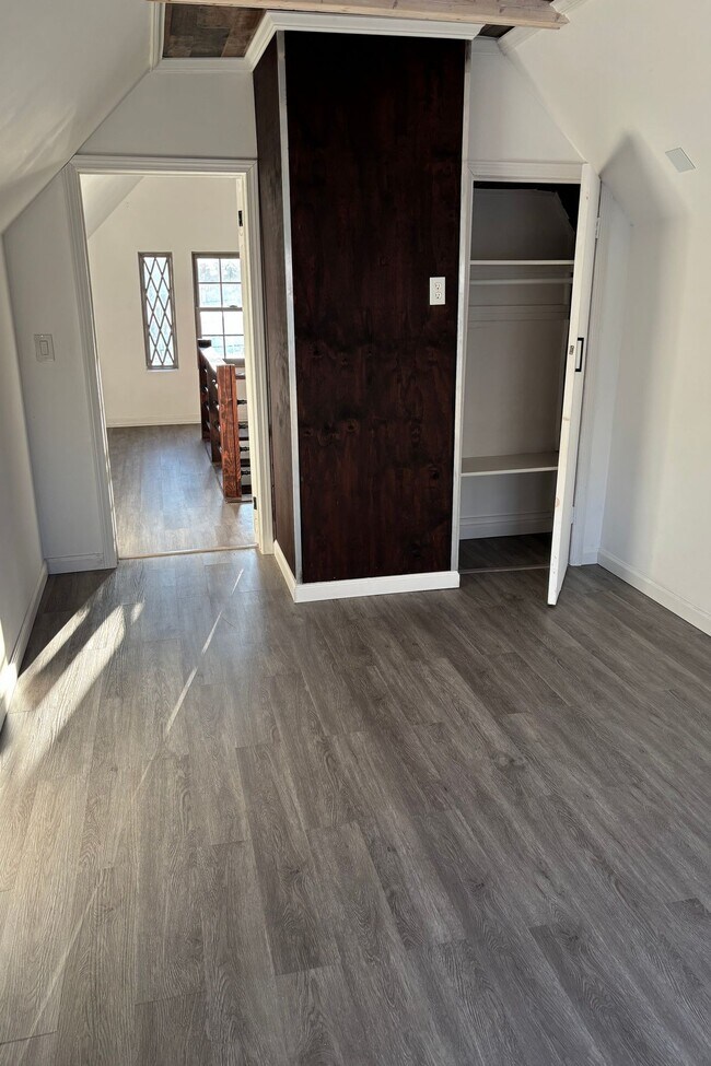 Building Photo - 2 Hasbrouck Ave