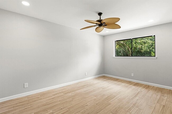 Building Photo - 2404 Coral Ridge Cir