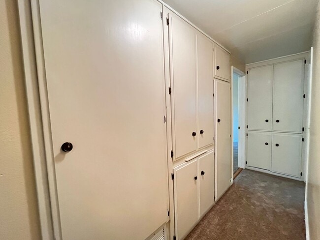 Building Photo - 3-bedroom 2-bathroom House for Rent in Riverside