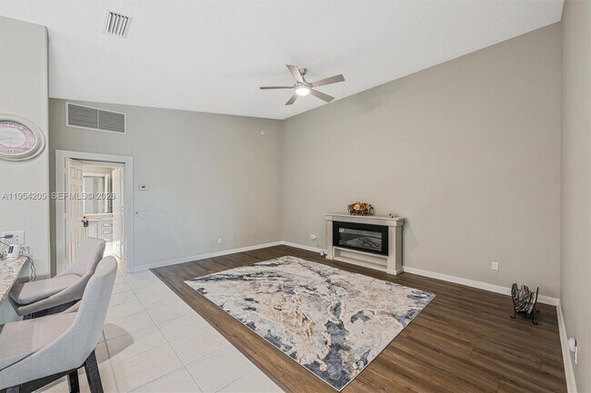 Building Photo - 10733 SW Elsinore Dr