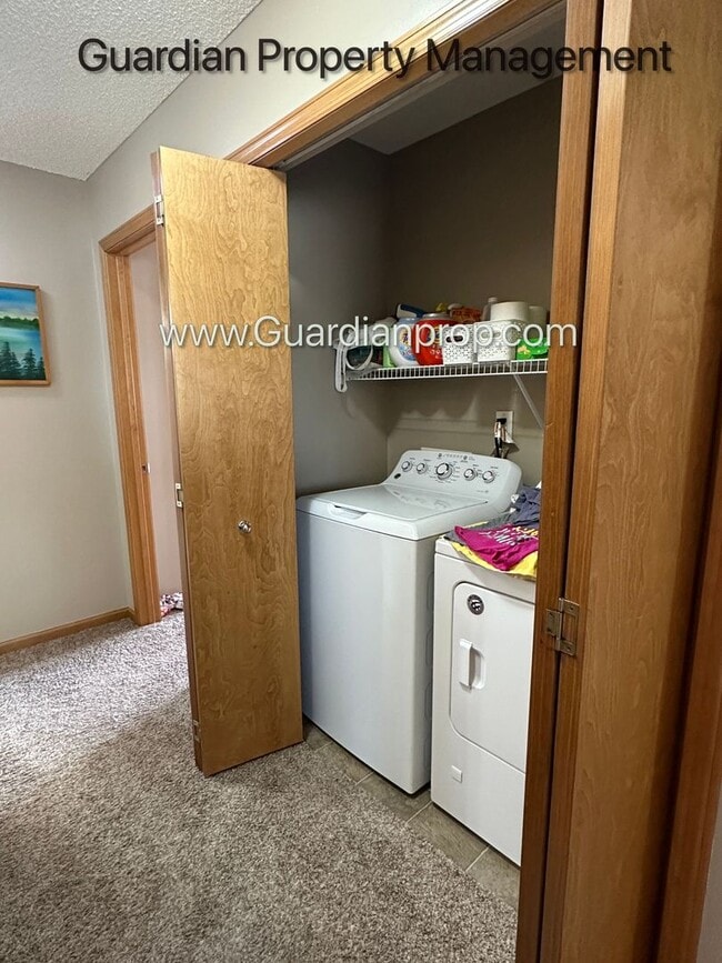 Building Photo - Lakeville End Unit Town Home, 2 Car Garage, 2.5 Baths, Walk out Patio, Available July