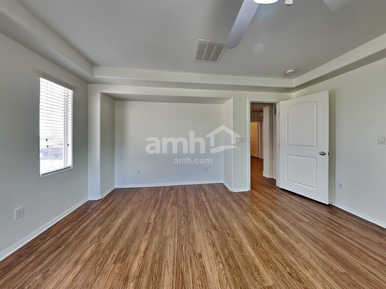 Building Photo - 10822 Elfstrom Ave
