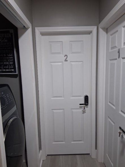 Building Photo - 350 Hill Park Dr