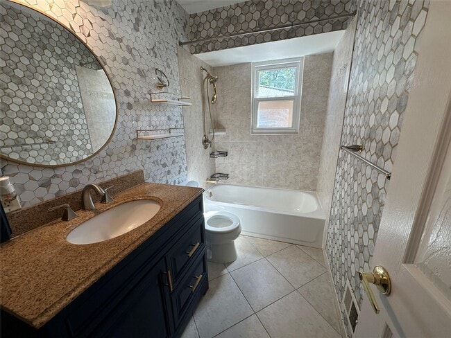 Building Photo - 14 Somers Ln