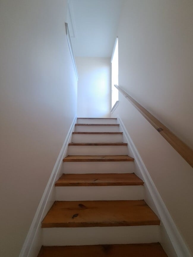 Building Photo - ***$500 Move-In Special***3BR/2BA SINGLE F...
