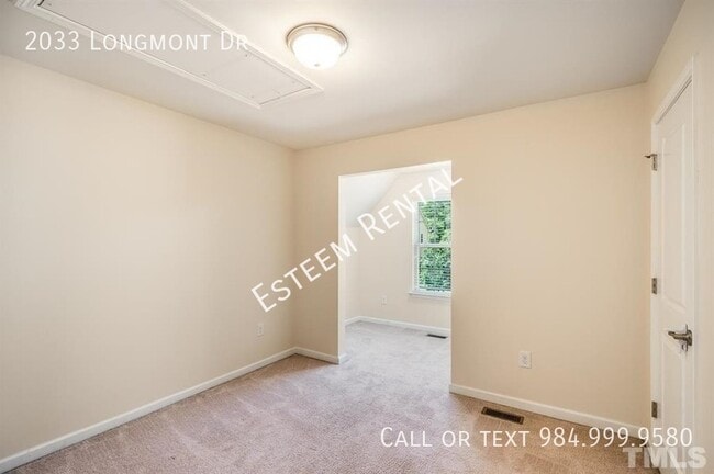 Building Photo - 2033 Longmont Dr