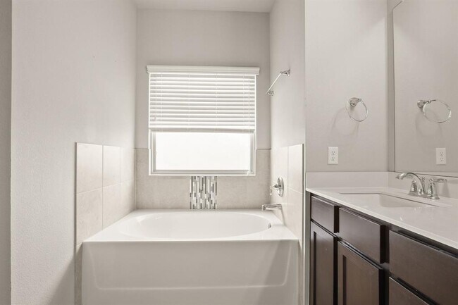 Building Photo - 440 Canadian Springs Dr