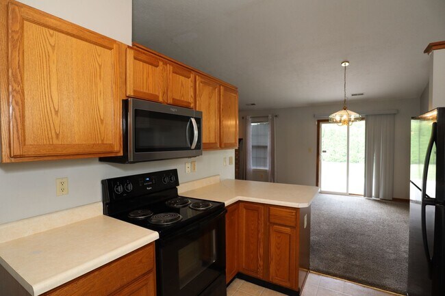 Building Photo - 3 Bedroom Fishers Rambler!