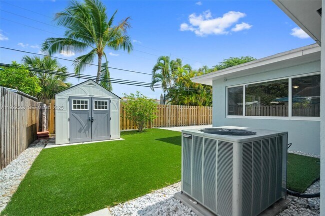 Building Photo - 251 SE 7th St