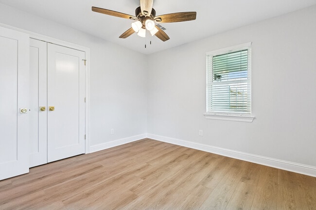 Building Photo - 433 Greenmount Dr