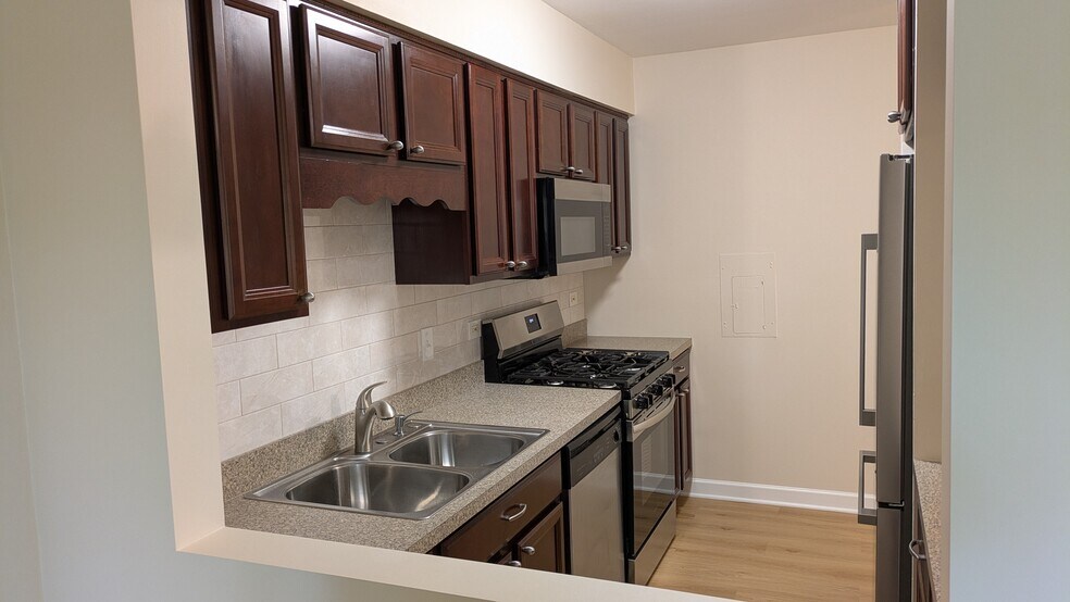 Building Photo - 2422 N Kennicott Dr